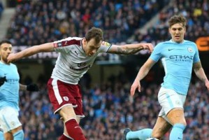  埃弗顿最后时刻绝平保级成功  