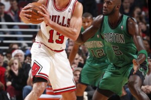  波尔津吉斯两双助力，绿军主场轻取公牛