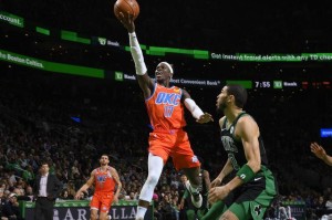  亚历山大关键抢断雷霆逆转战胜活塞队