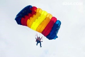  维罗纳高空轰炸奏效，跳伞兵团头球接力破铁桶阵  