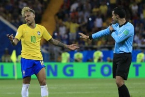  德甲金靴争夺白热化，哈兰德与穆西亚拉齐头并进  