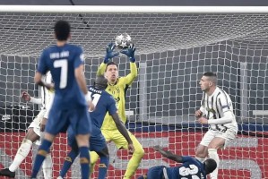  罗马锋线哑火客场不敌维罗纳跌出欧冠区  