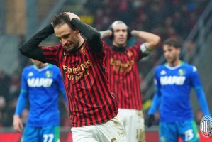  那不勒斯防线失误频出主场惨遭萨索洛逼平  