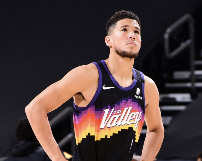  太阳医疗团队获联盟表彰，布克伤病管理成效显著