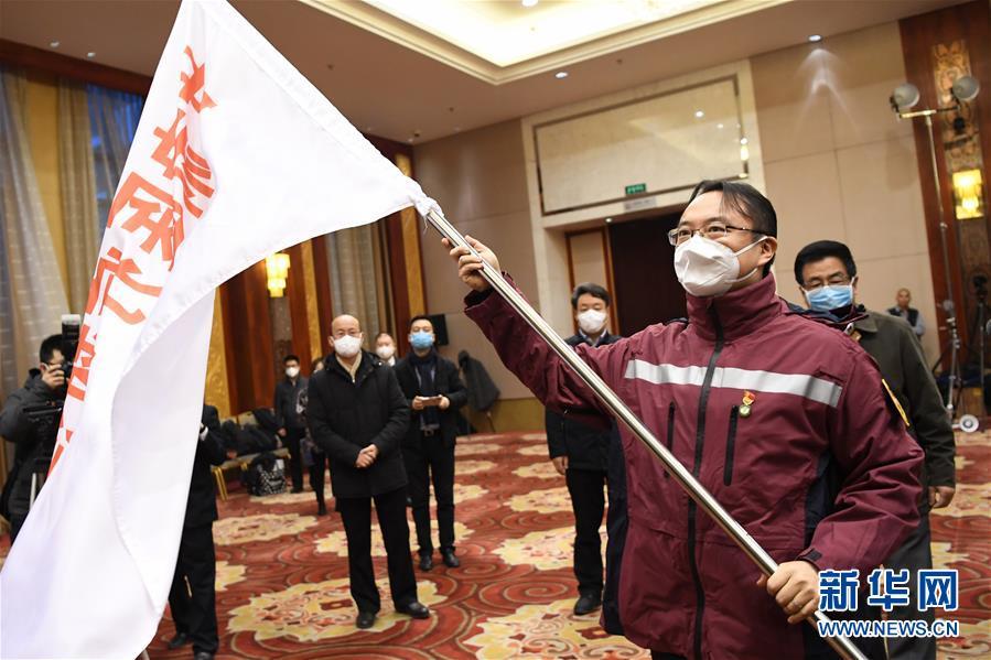  普劳斯任意球直接破门，维拉队长关键时刻挺身而出